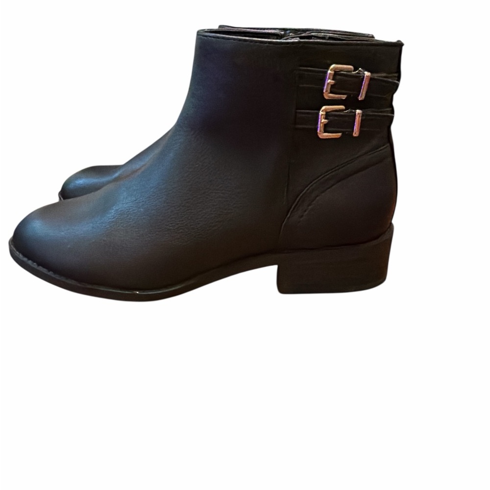 Kelly & Katie Black Ankle Boots • Buckle Detail • Everyday Fall Booties • 7.5